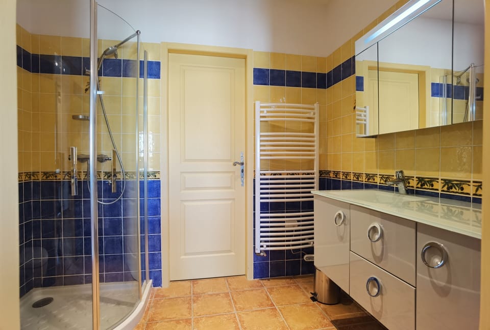 Comfort Suite | Individually decorated, individually furnished, soundproofing, free WiFi