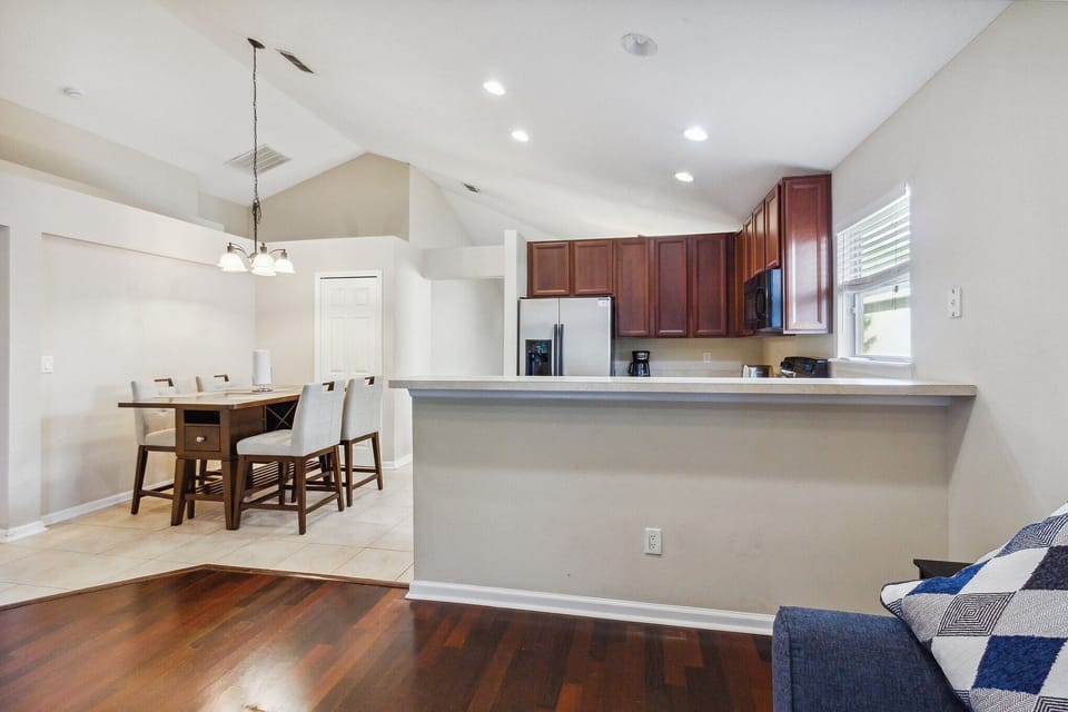 House, 4 Bedrooms | Private kitchen | Fridge, oven, coffee/tea maker