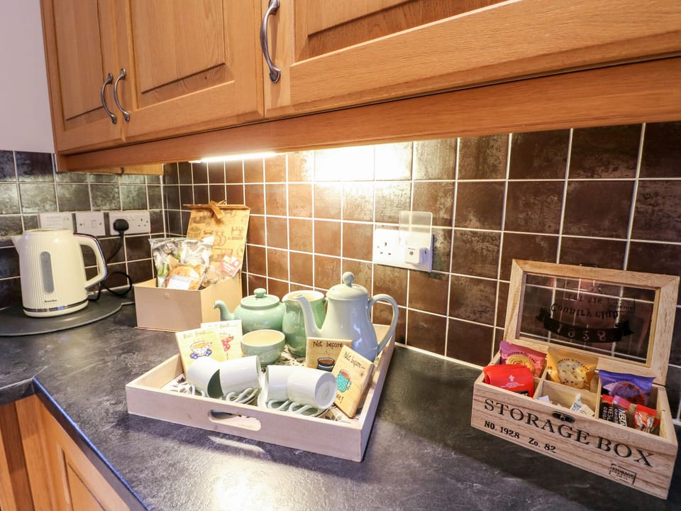 Fridge, dishwasher, cookware/dishes/utensils