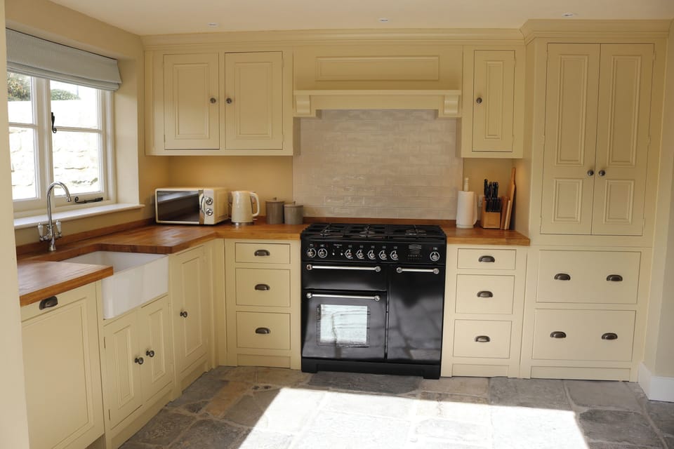 Dishwasher, cookware/dishes/utensils