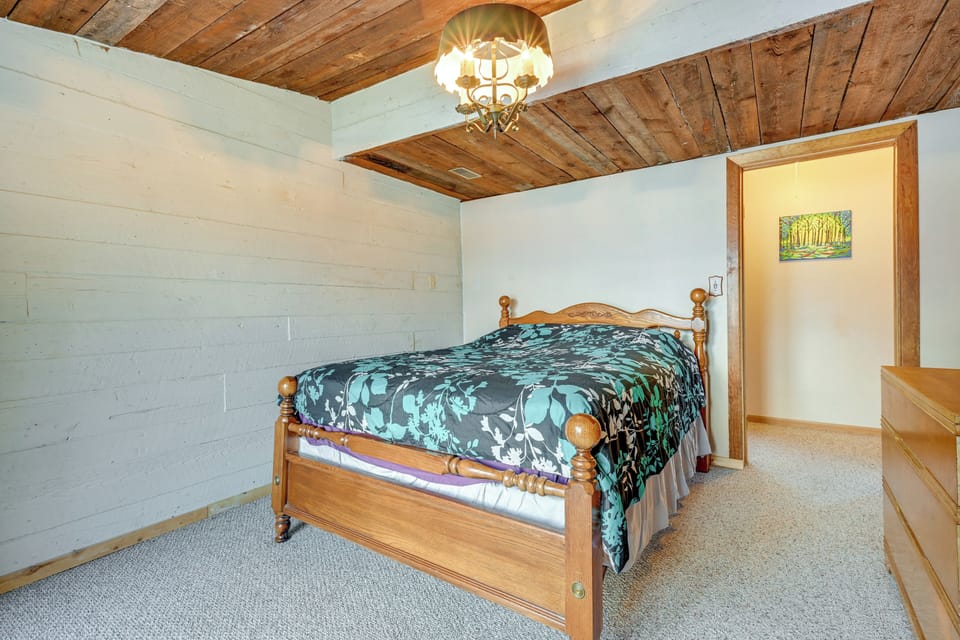 Northern Michigan Summer Retreat on Crooked Lake! Cottage in Michigan