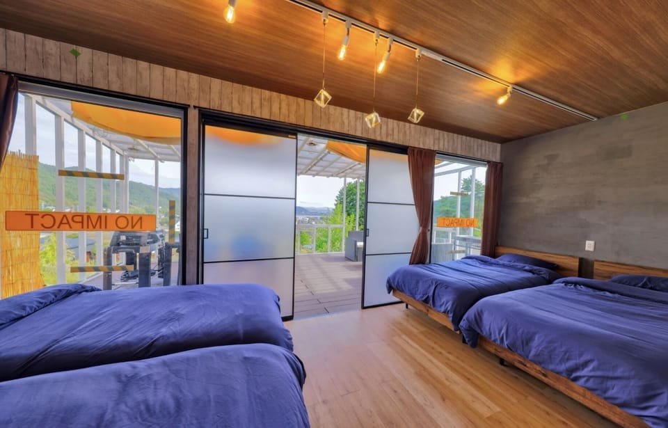 1 bedroom, premium bedding, down comforters, bed sheets