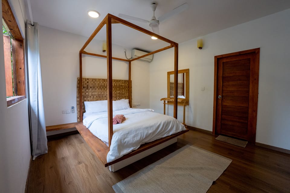 Deluxe Double Room | Desk, iron/ironing board, free WiFi, bed sheets