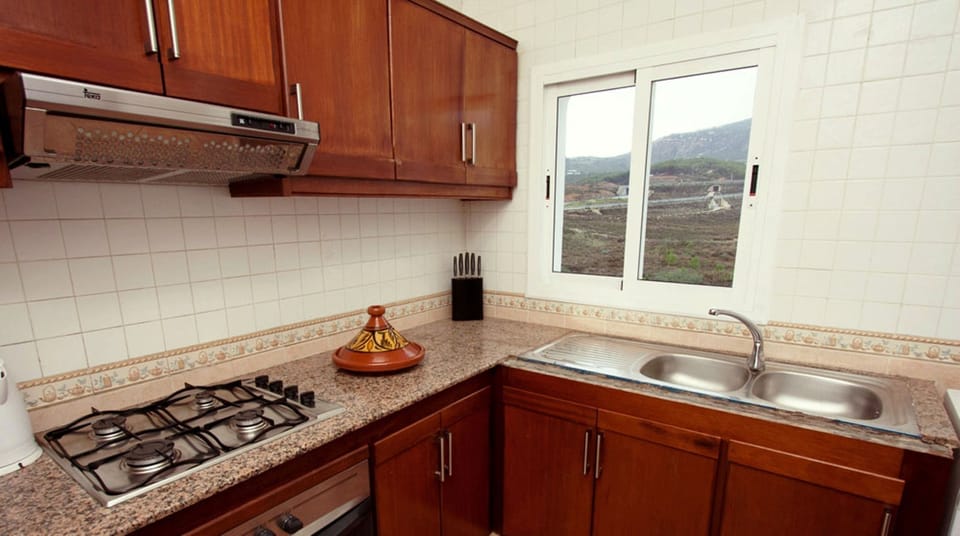 Romantic Apartment, 2 Bedrooms, Smoking | Private kitchen | Fridge, microwave, stovetop, dishwasher