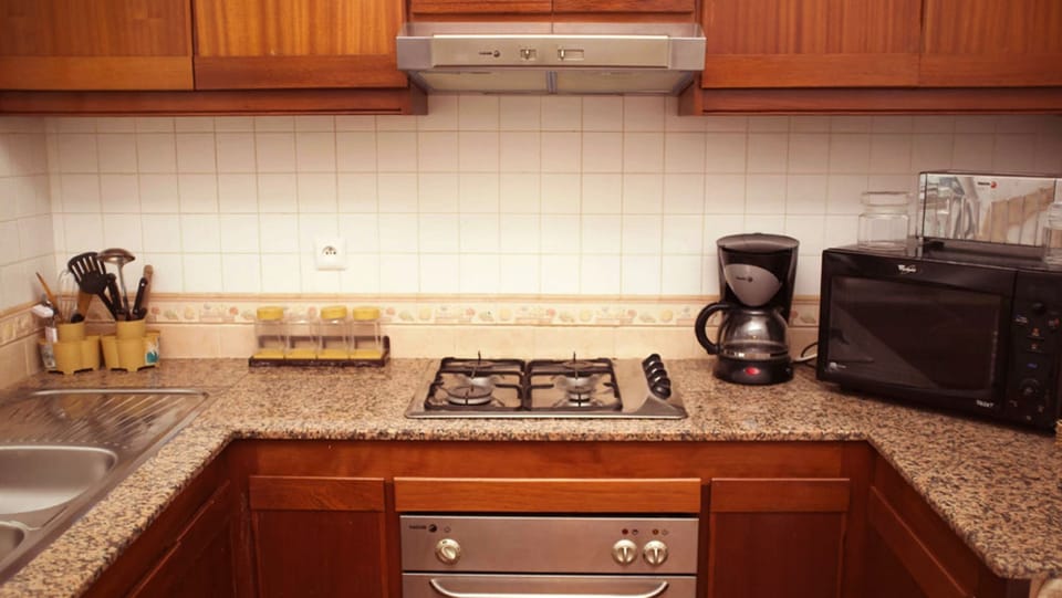 Romantic Apartment, 2 Bedrooms, Smoking | Private kitchen | Fridge, microwave, stovetop, dishwasher