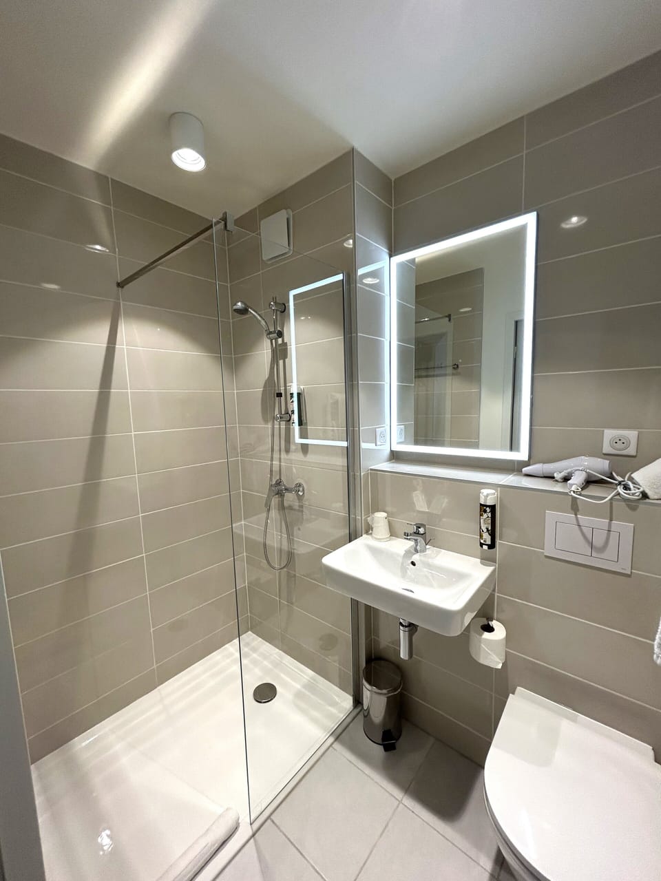Double Room | Bathroom | Shower, hair dryer, towels