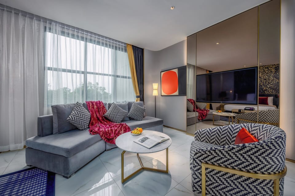 Egyptian cotton sheets, premium bedding, free minibar items