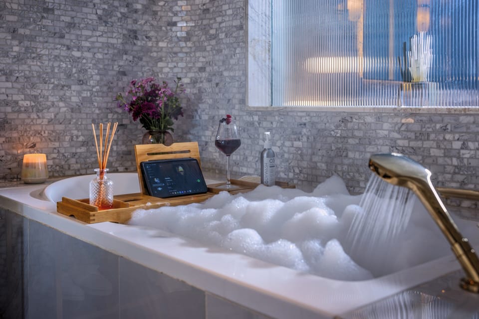 Separate tub and shower, rainfall showerhead, free toiletries