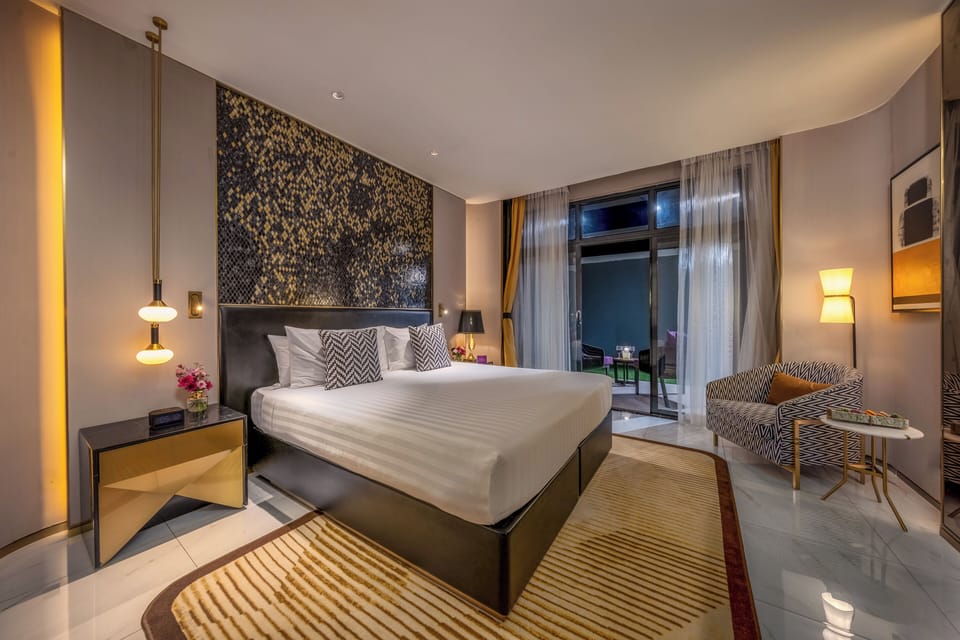 Egyptian cotton sheets, premium bedding, free minibar items