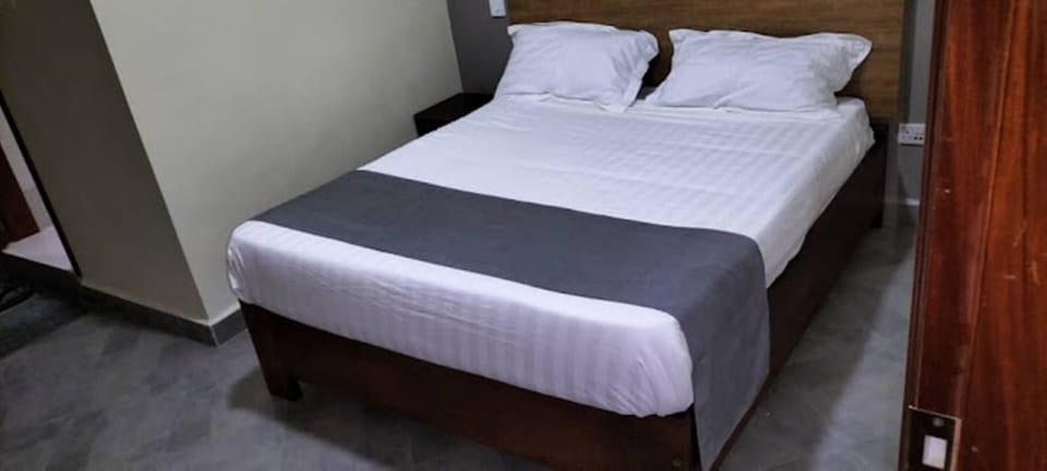 Standard Double Room | Individually decorated, individually furnished, desk, laptop workspace