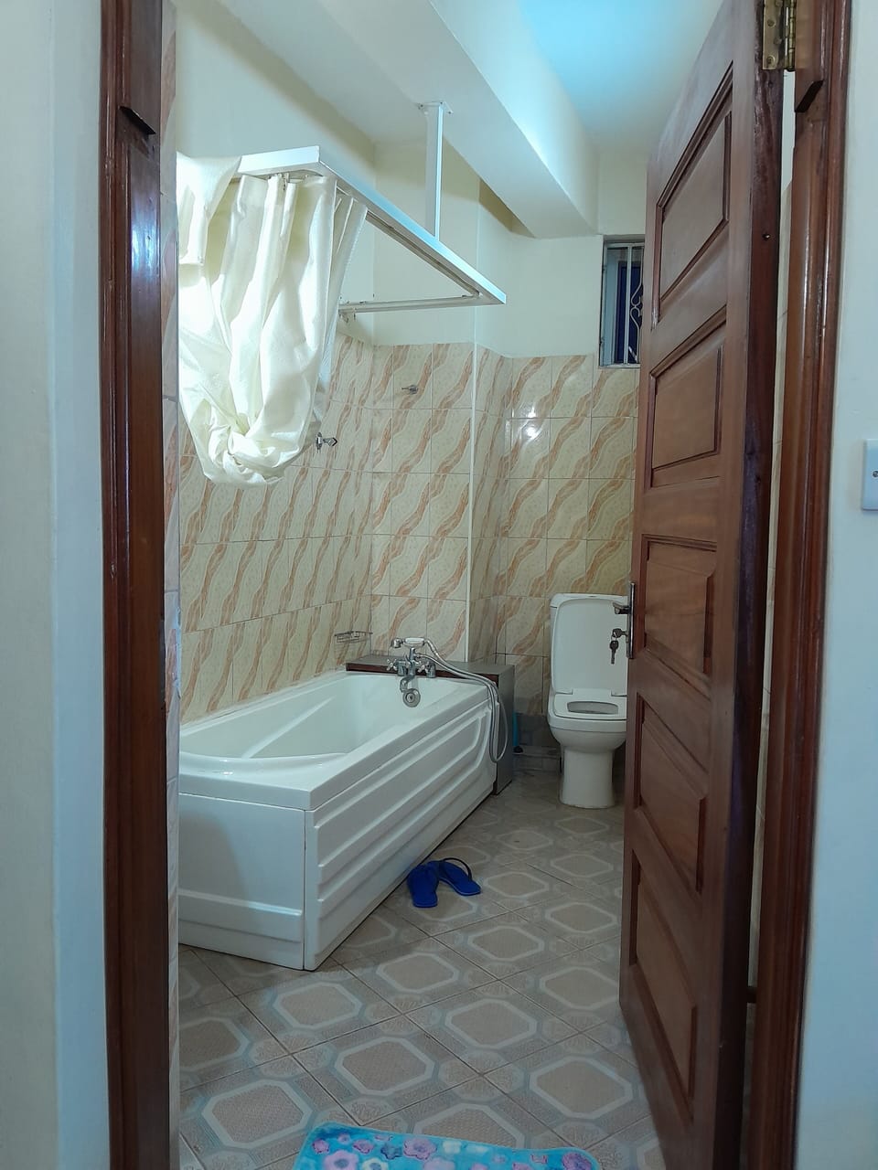 Deluxe Double Room | Bathroom | Slippers