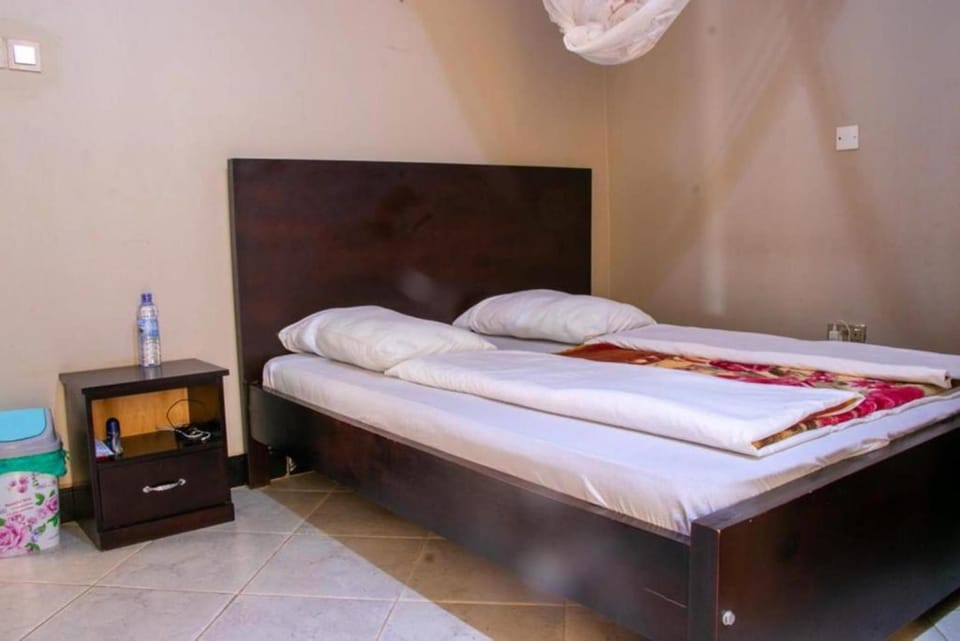 Deluxe Double Room | Individually decorated, individually furnished, desk, laptop workspace