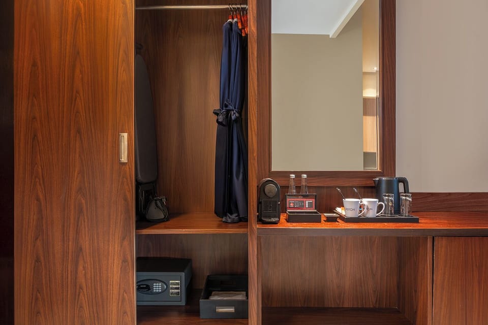 Executive Suite | Premium bedding, in-room safe, desk, free WiFi