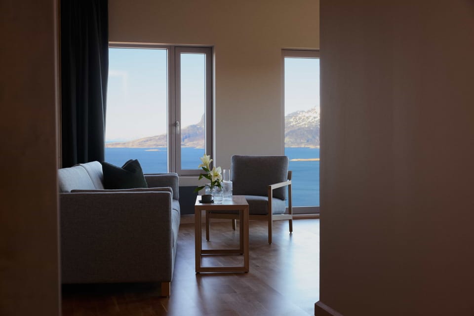 Suite, 2 Bedrooms (Keiservarden) | Living area | 50-inch flat-screen TV with digital channels