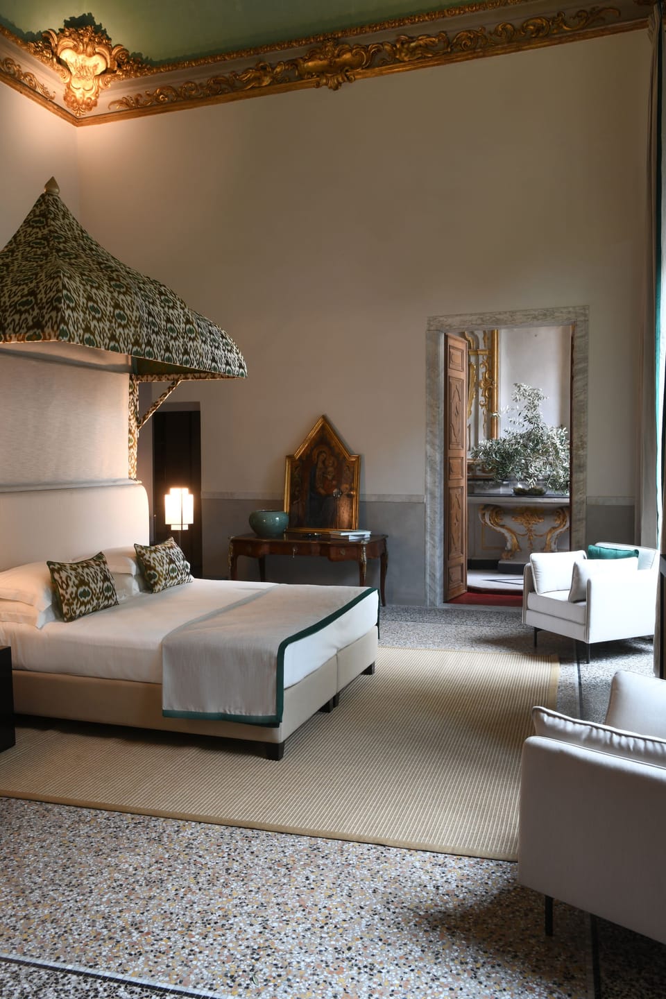 Design Studio Suite | Premium bedding, memory foam beds, minibar, in-room safe