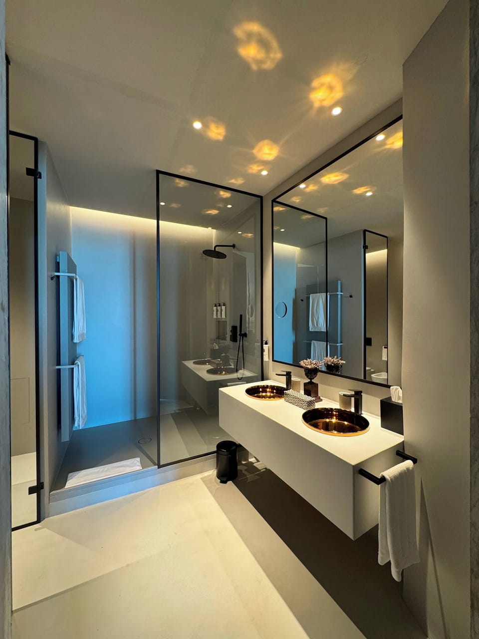 Design Studio Suite | Bathroom | Hair dryer, bathrobes, slippers, towels