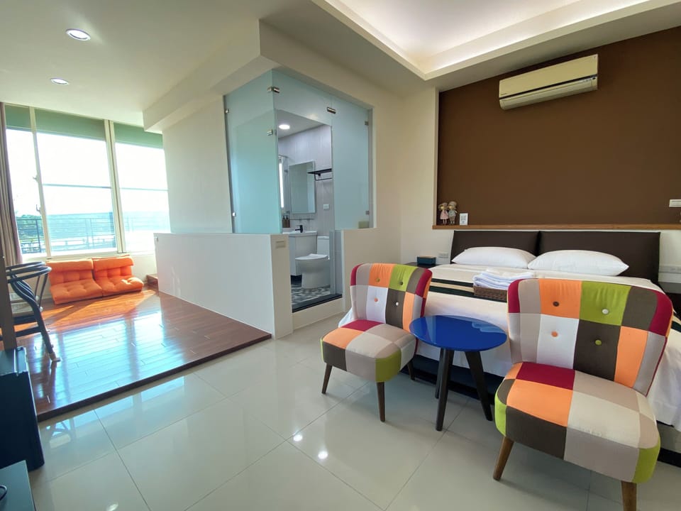 Deluxe Double Room, River View (No.1) | Individually decorated, individually furnished, blackout drapes