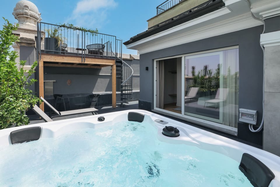 Private spa tub