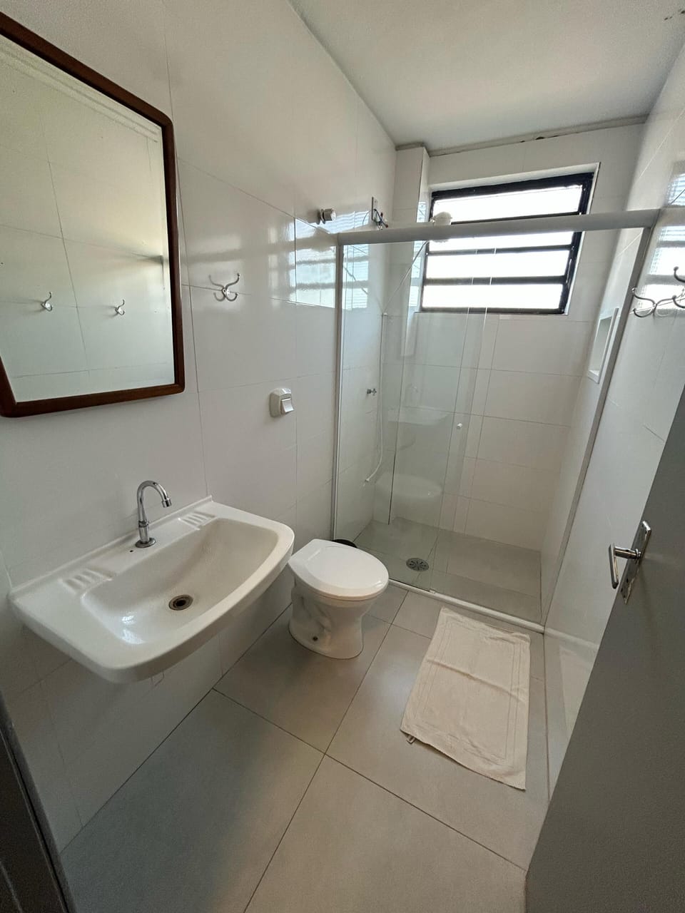 Deluxe Quadruple Room | Bathroom | Shower, towels
