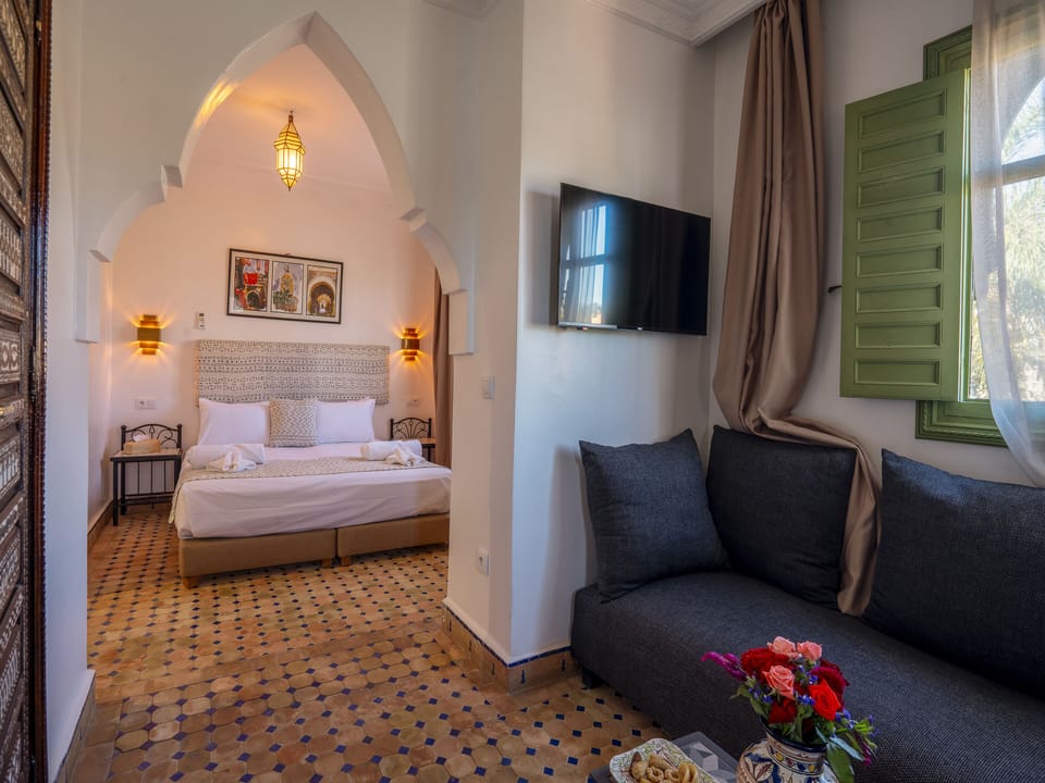 Junior Suite | In-room safe, iron/ironing board (on request), WiFi (free)