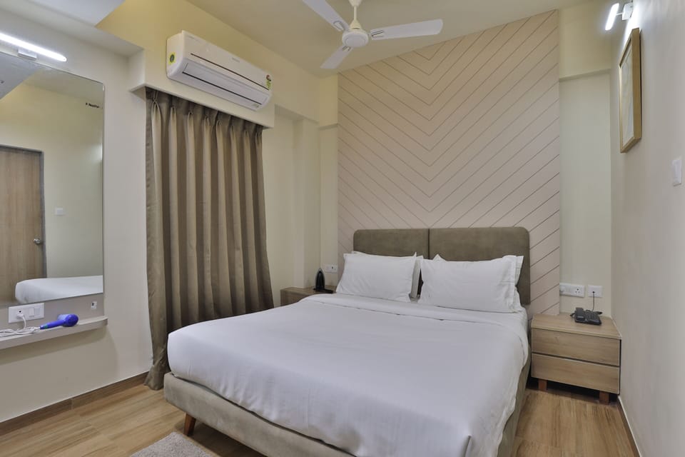 4 bedrooms, in-room safe, blackout drapes, iron/ironing board