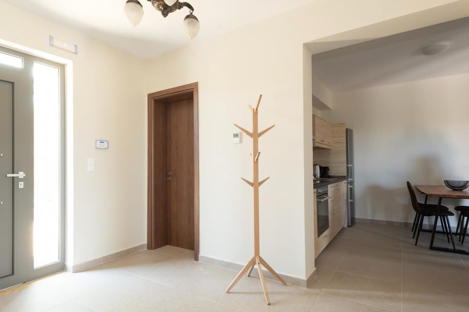 House, Smoking | 7 bedrooms, desk