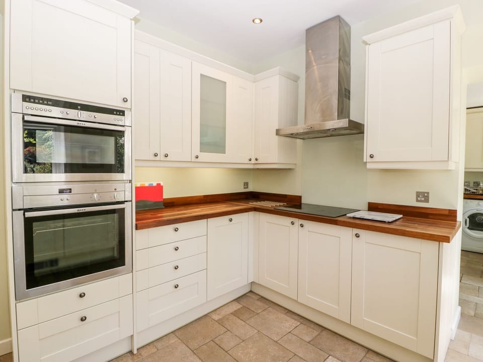 Dishwasher, cookware/dishes/utensils