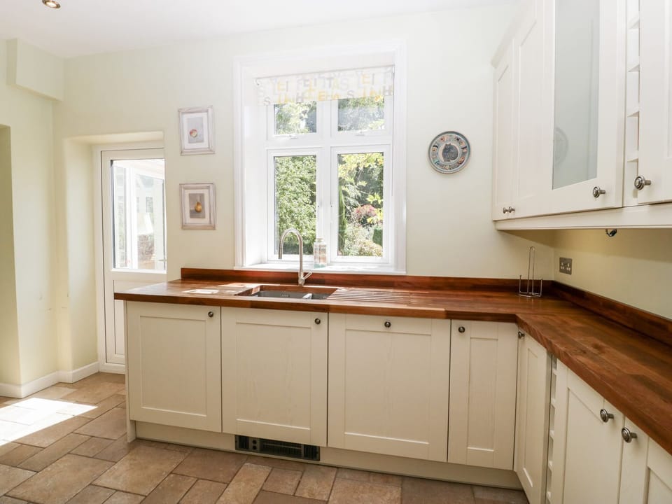 Dishwasher, cookware/dishes/utensils