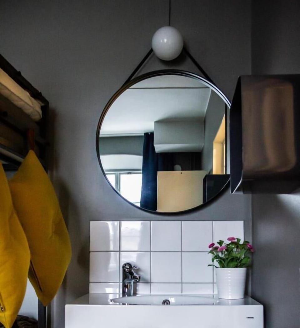 Economy Twin Room | Laptop workspace, free WiFi, bed sheets