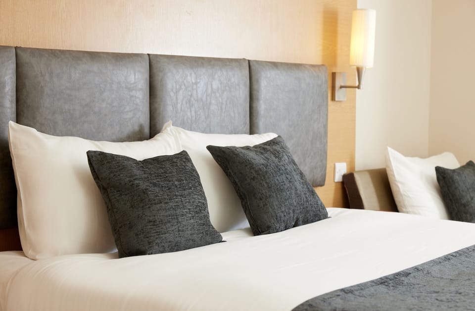 Family Room Sleeps 4 | Desk, free WiFi, bed sheets