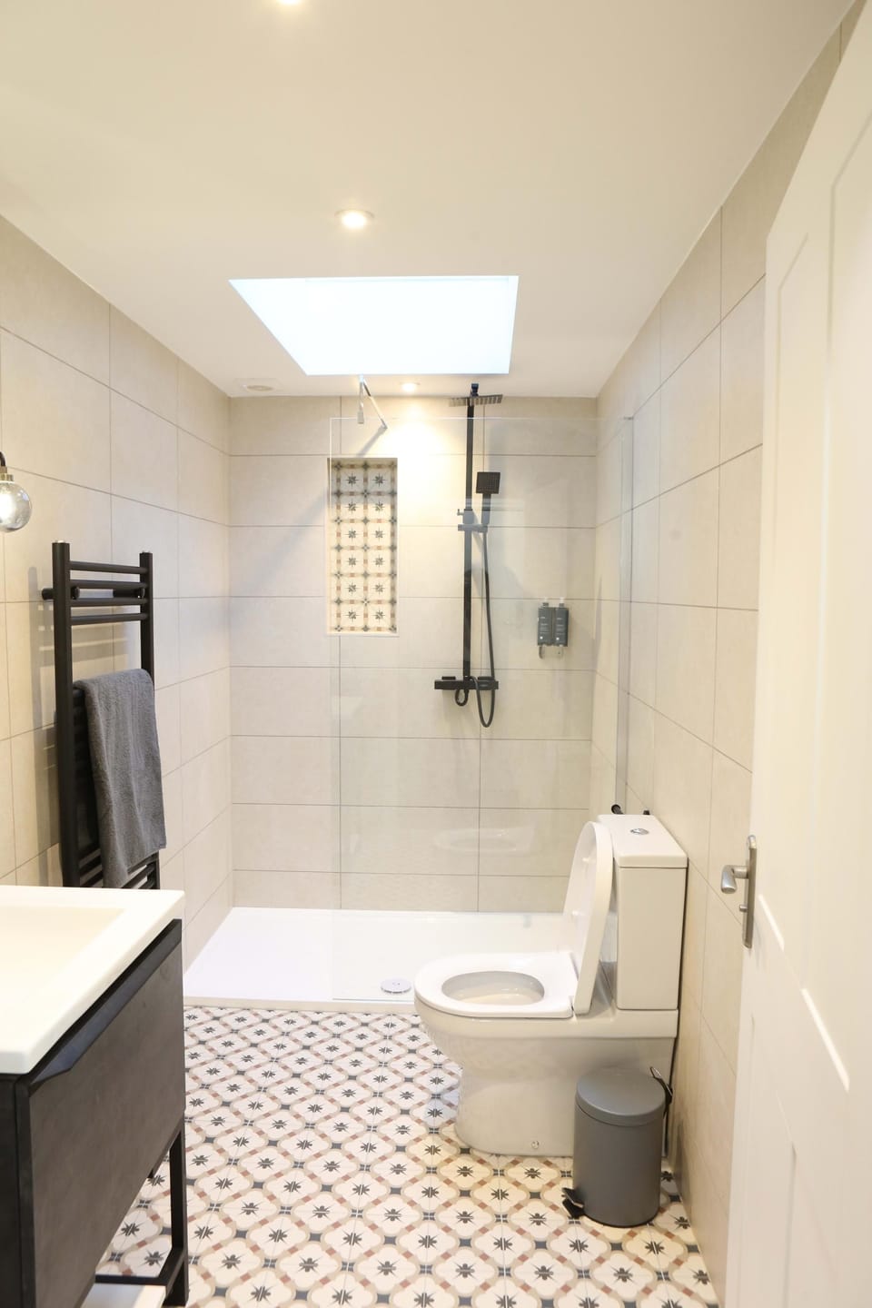 Apartment | Bathroom | Free toiletries, hair dryer, towels, toilet paper