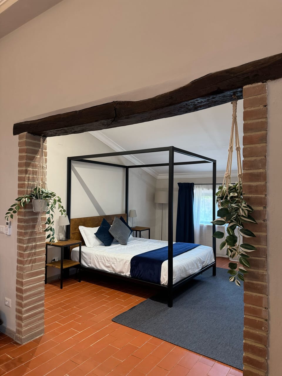 Honeymoon Suite | 1 bedroom, in-room safe, desk, iron/ironing board