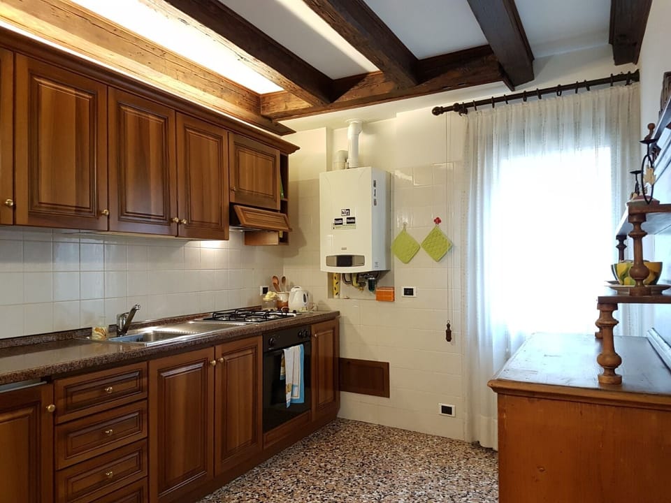 Comfort Apartment | Private kitchen | Fridge, oven, cookware/dishes/utensils, kitchen islands