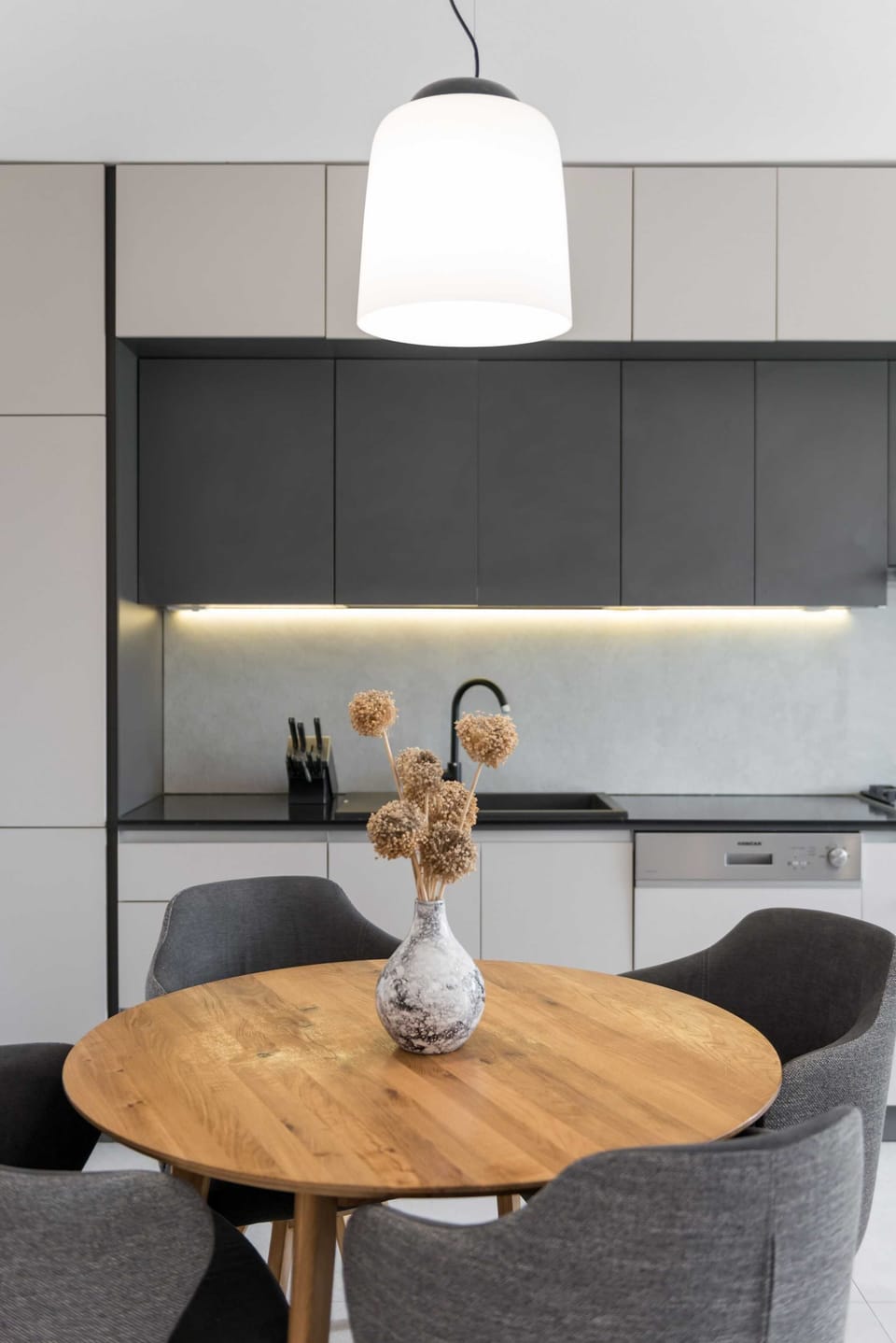 Apartment (Apartment1) | Private kitchen | Full-size fridge, microwave, oven, stovetop