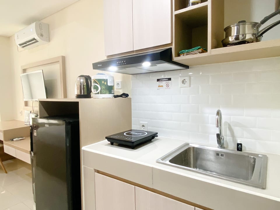 Studio | Private kitchen | Full-size fridge, stovetop