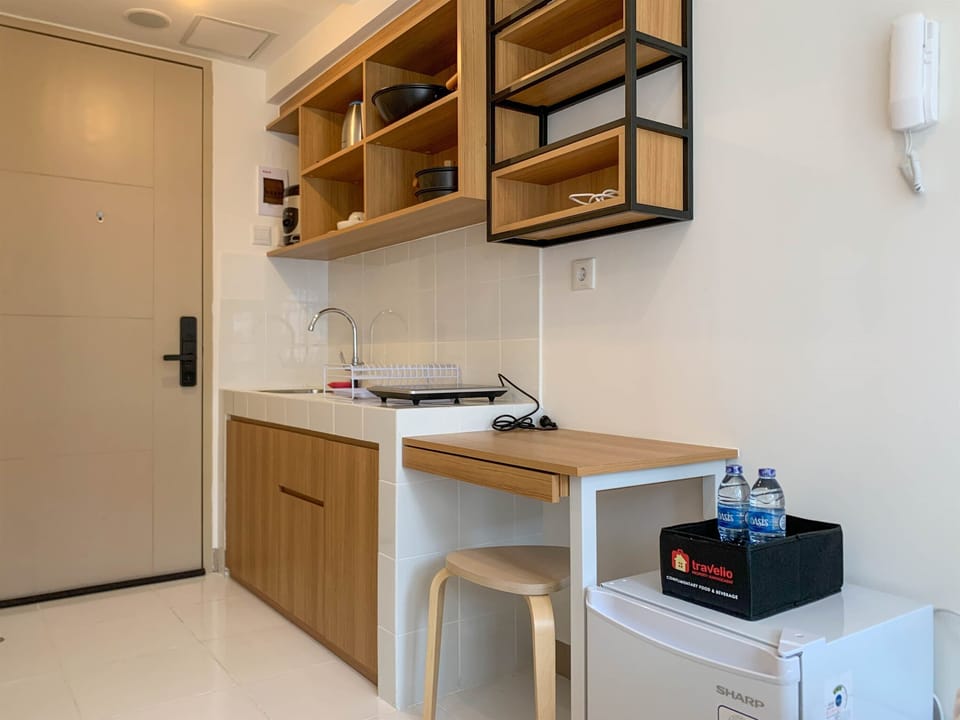 Studio | Private kitchen | Full-size fridge, stovetop