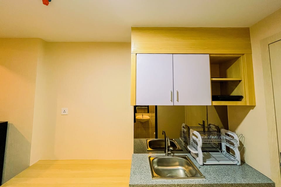 Studio | Private kitchen | Full-size fridge, stovetop, cookware/dishes/utensils