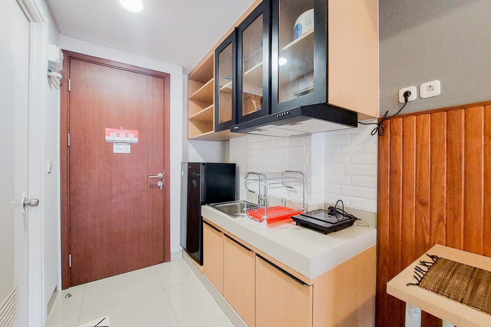 Apartment | Private kitchen | Full-size fridge, stovetop