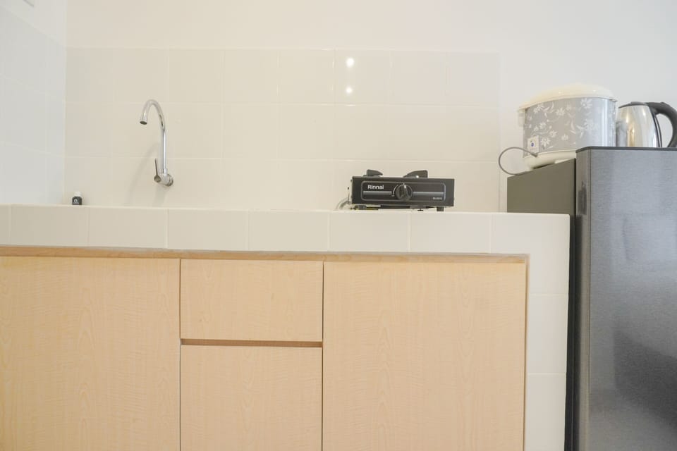 Studio | Private kitchen | Full-size fridge, stovetop