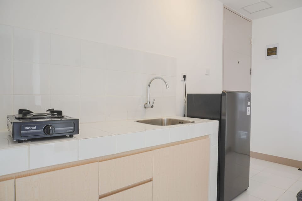 Apartment | Private kitchen | Full-size fridge, stovetop