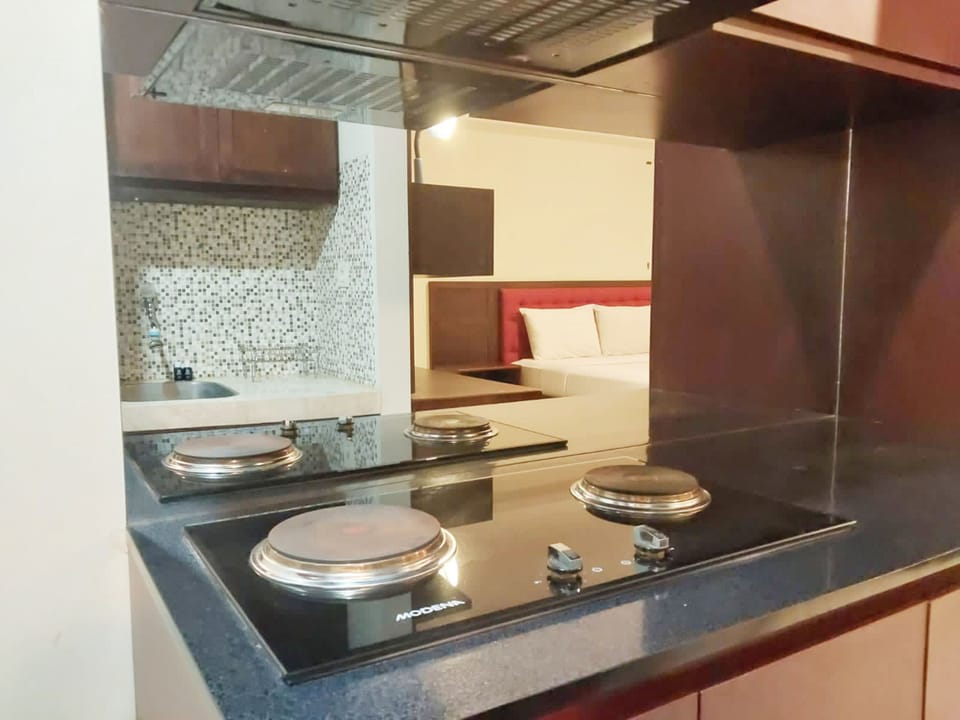Studio | Private kitchen | Full-size fridge, stovetop