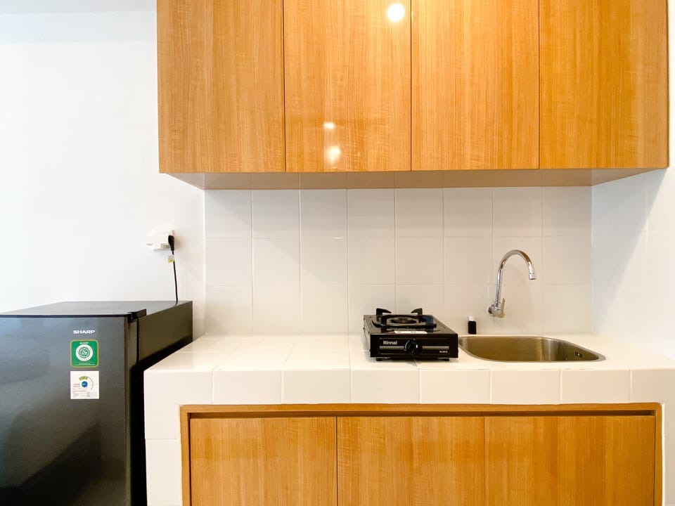 Studio | Private kitchen | Full-size fridge, stovetop