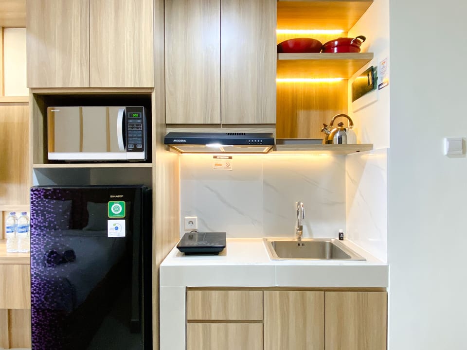 Studio | Private kitchen | Full-size fridge, stovetop