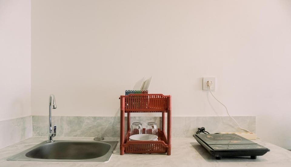 Studio | Private kitchen | Full-size fridge, stovetop