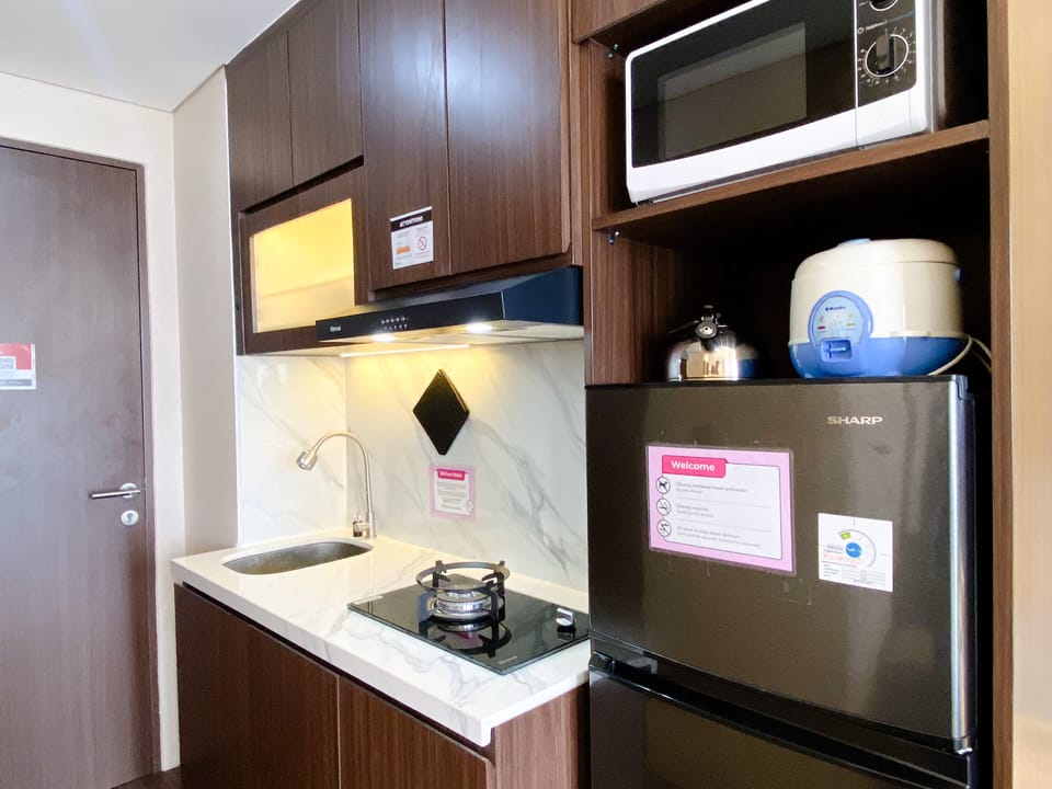 Studio | Private kitchen | Full-size fridge, stovetop