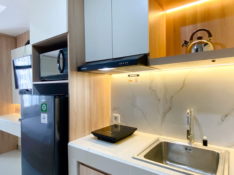 Studio | Private kitchen | Full-size fridge, stovetop