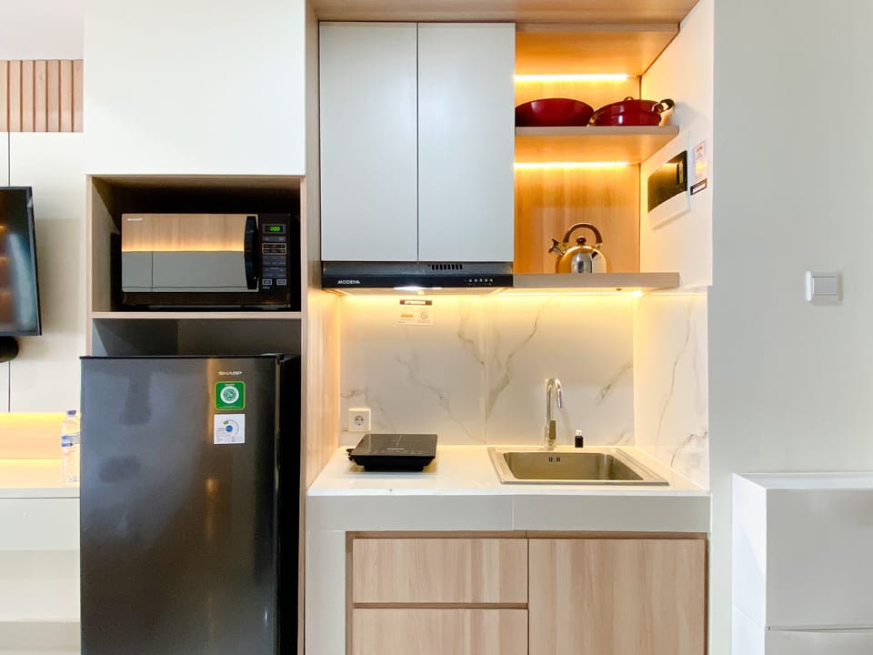 Studio | Private kitchen | Full-size fridge, stovetop