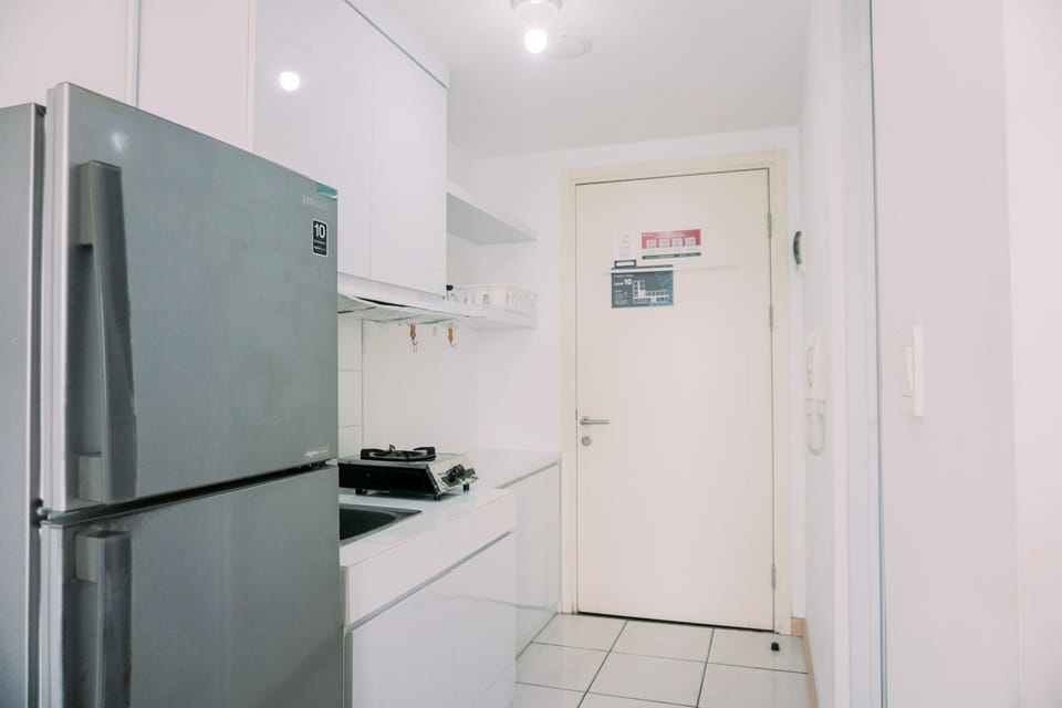 Studio | Private kitchen | Full-size fridge, stovetop