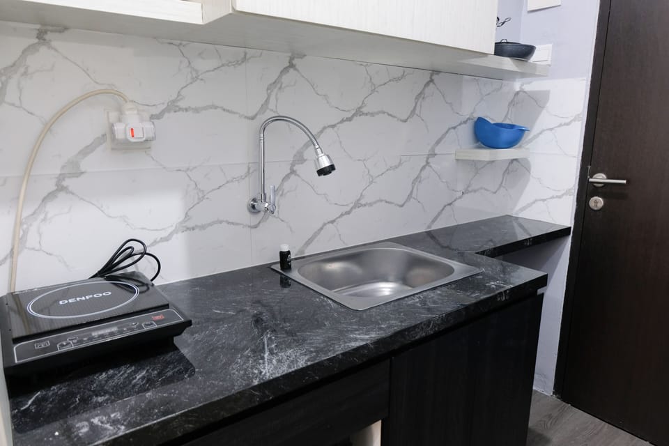 Studio | Private kitchen | Full-size fridge, stovetop