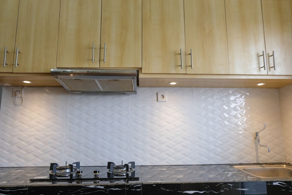 Apartment | Private kitchen | Full-size fridge, stovetop